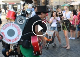 funny-tombow-one-man-band
